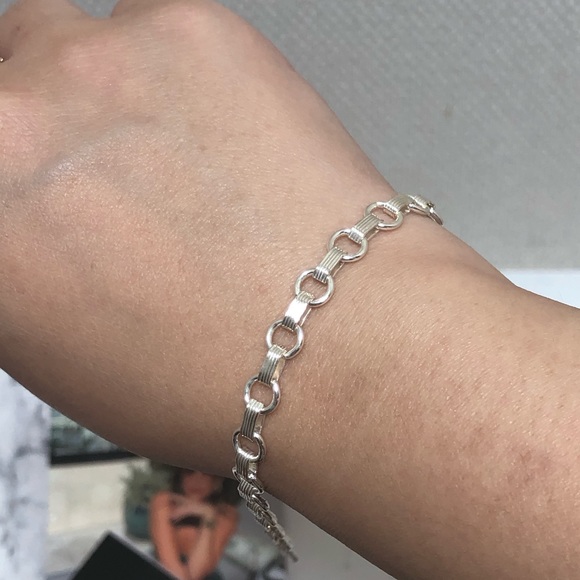 HRH Collection Circle Link Bracelet - Picture 4 of 6